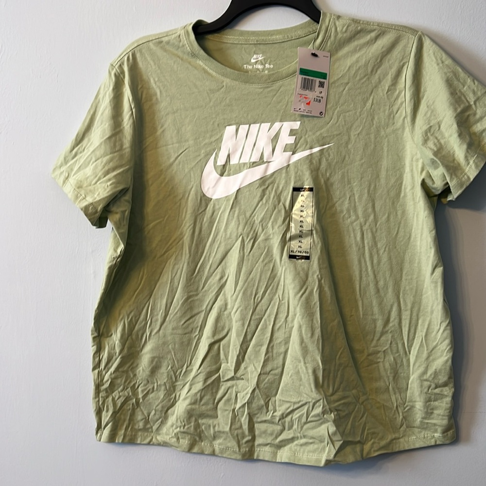 NWT Light Green Nike t shirt